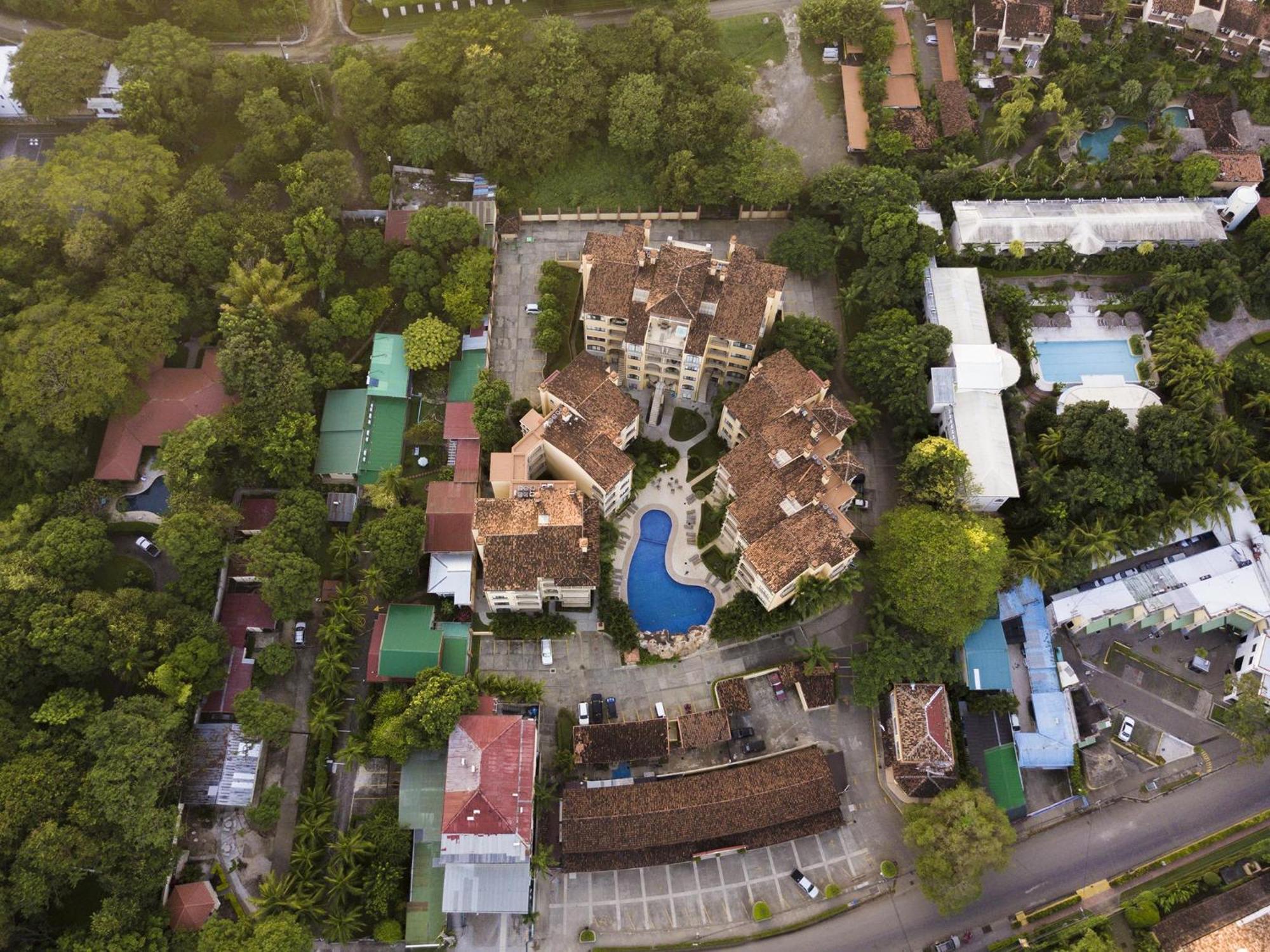 Sunrise 1- 3 Bedroom Poolside Condo 타마린도 외부 사진