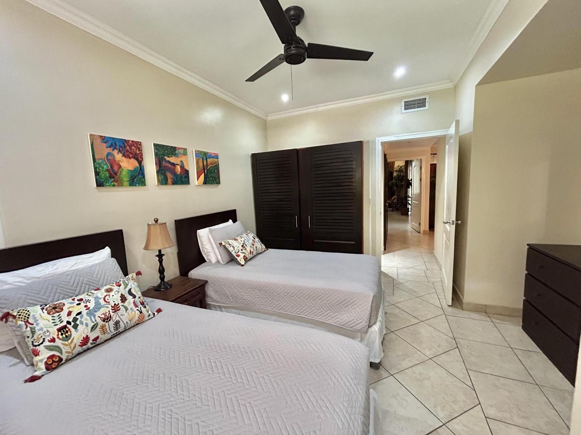 Sunrise 1- 3 Bedroom Poolside Condo 타마린도 외부 사진